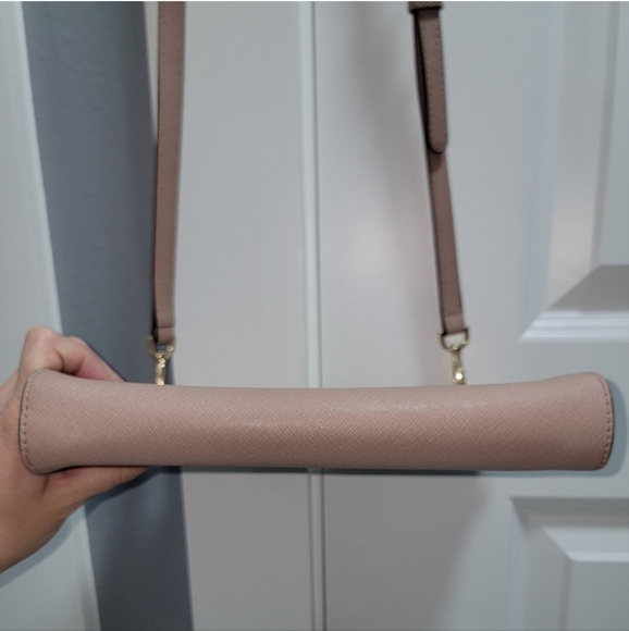 Michael Kors Crossbody Light Pink/Beige Bag with Zipper Closure and Gold Finish - Picture 4 of 8